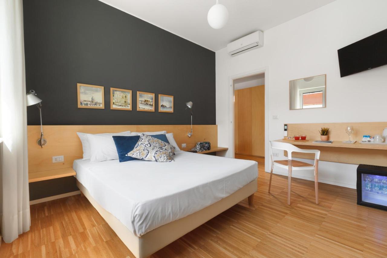 Vivaldo Suite Piazza Dei Martiri - Guest House ナポリ エクステリア 写真